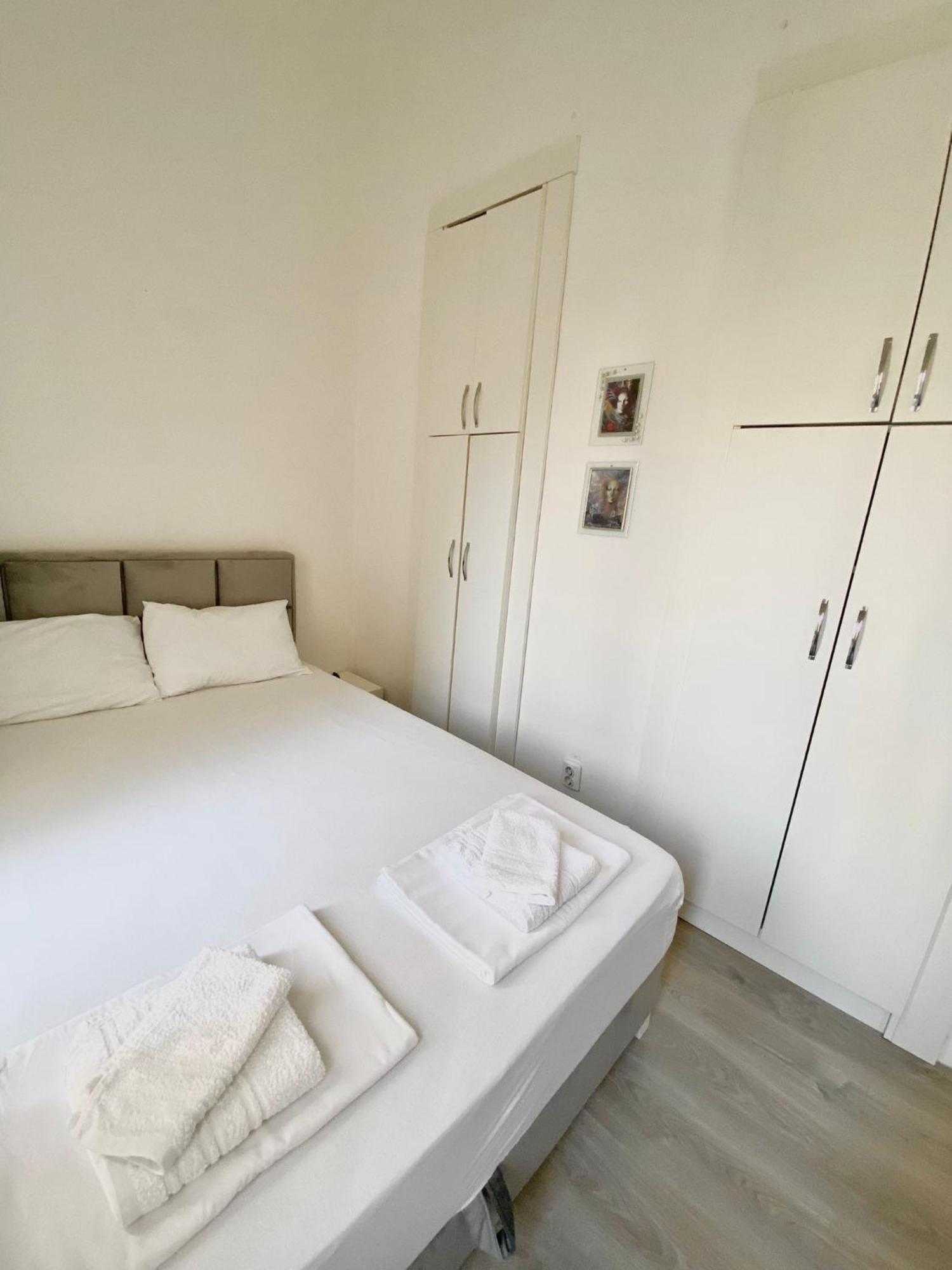 Apartment Square 29
